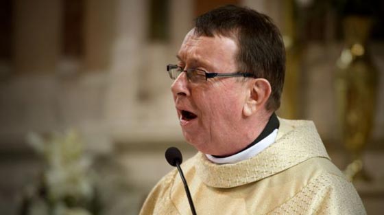 كاهن ايرلندي حقق شهرة عالمية في الغناء بعد ان تجاوز الستين  صورة رقم 2