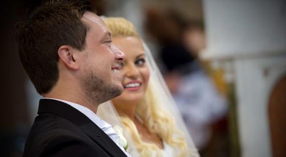 كاهن ايرلندي حقق شهرة عالمية في الغناء بعد ان تجاوز الستين  صورة رقم 7