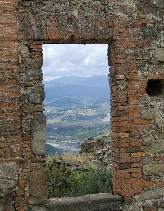 قصص مرعبة عن اكثر بلدة ملعونة في ايطاليا: سحرة، عين شريرة ورضّع  بقلبين و3 رئات صورة رقم 10