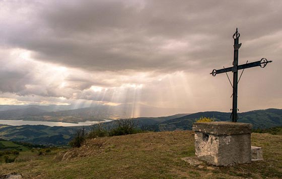 قصص مرعبة عن اكثر بلدة ملعونة في ايطاليا: سحرة، عين شريرة ورضّع  بقلبين و3 رئات صورة رقم 6
