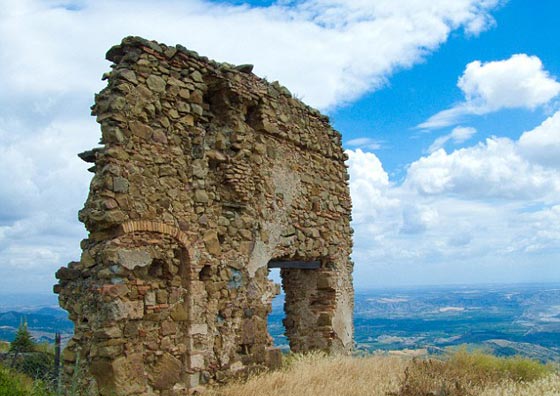 قصص مرعبة عن اكثر بلدة ملعونة في ايطاليا: سحرة، عين شريرة ورضّع  بقلبين و3 رئات صورة رقم 7