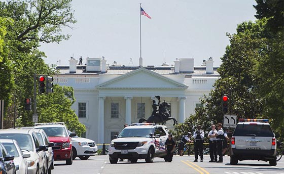 طوق امني على البيت الأبيض بسبب طائرة مسيرة بجهاز تحكم صورة رقم 3 طوق امني على البيت الأبيض بسبب طائرة مسيرة بجهاز تحكم صورة رقم 3