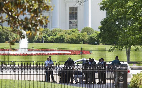 طوق امني على البيت الأبيض بسبب طائرة مسيرة بجهاز تحكم صورة رقم 5 طوق امني على البيت الأبيض بسبب طائرة مسيرة بجهاز تحكم صورة رقم 5