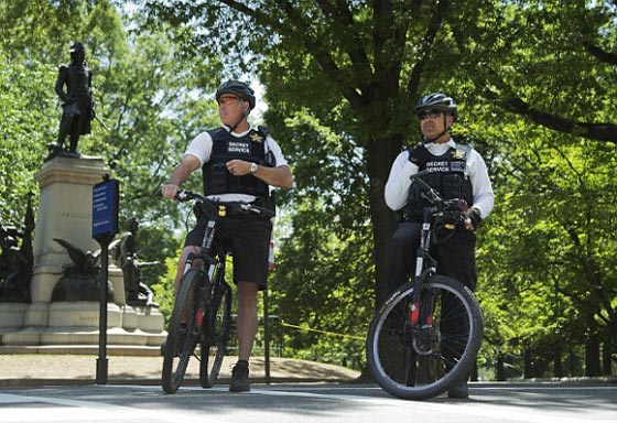 طوق امني على البيت الأبيض بسبب طائرة مسيرة بجهاز تحكم صورة رقم 4 طوق امني على البيت الأبيض بسبب طائرة مسيرة بجهاز تحكم صورة رقم 4