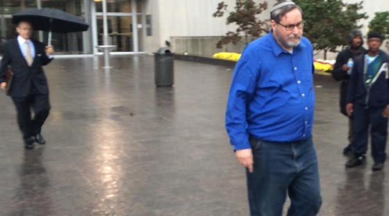 السجن 6 سنوات لحاخام بارز صوّر النساء عاريات اثناء الاستحمام صورة رقم 2 السجن 6 سنوات لحاخام بارز صوّر النساء عاريات اثناء الاستحمام صورة رقم 2