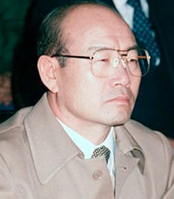 حبال المشانق تطارد الرؤساء.. رابعهم مرسي وثالثهم حاكم افريقي- قراءة في دفتر حزين صورة رقم 7 حبال المشانق تطارد الرؤساء.. رابعهم مرسي وثالثهم حاكم افريقي- قراءة في دفتر حزين صورة رقم 7