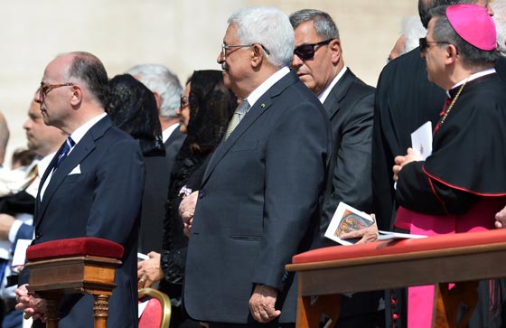 محمود عباس يتسبب بموجة انتقادات حادة لبابا الفاتيكان.. وهذا هو السبب صورة رقم 4 محمود عباس يتسبب بموجة انتقادات حادة لبابا الفاتيكان.. وهذا هو السبب صورة رقم 4