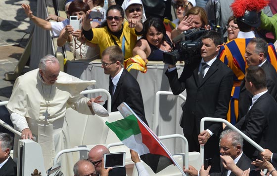 بمباركة باباوية.. قديستان فلسطينيتان تحلقان في سماء الفاتيكان صورة رقم 16 بمباركة باباوية.. قديستان فلسطينيتان تحلقان في سماء الفاتيكان صورة رقم 16