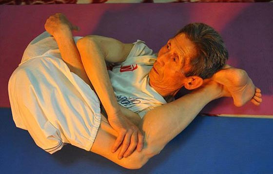 تعرف على مدرب اليوجا هو زينشان.. تجاوز الثمانين وما زال يعلم مريديه بهمة شباب صورة رقم 7 تعرف على مدرب اليوجا هو زينشان.. تجاوز الثمانين وما زال يعلم مريديه بهمة شباب صورة رقم 7