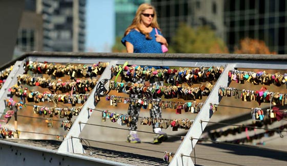 استراليا تحطم قلوب الاحبة مرة أخرى بازالة أقفال الحب من جسر ساوث غيت صورة رقم 5