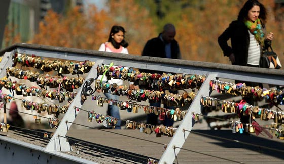 استراليا تحطم قلوب الاحبة مرة أخرى بازالة أقفال الحب من جسر ساوث غيت صورة رقم 8