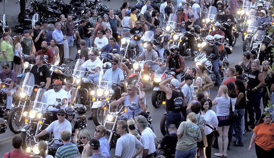 مقتل 9 اشخاص في شجار عنيف بين راكبي دراجات نارية في تكساس صورة رقم 1