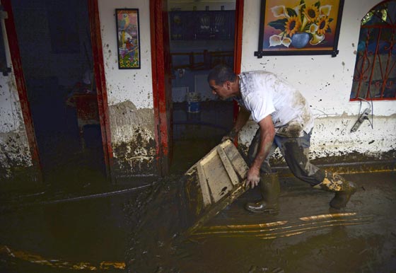 انهيار أرضي يزيل قرية كولومبية من الخارطة ويقتل العشرات صورة رقم 1