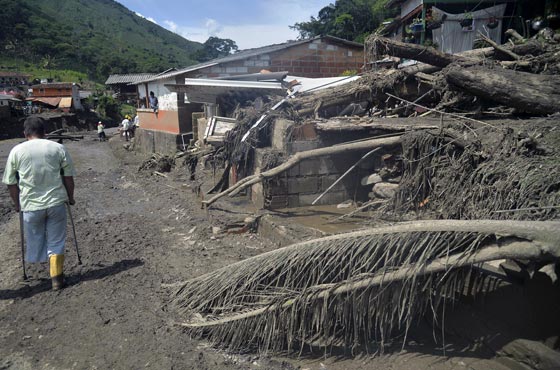 انهيار أرضي يزيل قرية كولومبية من الخارطة ويقتل العشرات صورة رقم 4