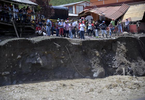 انهيار أرضي يزيل قرية كولومبية من الخارطة ويقتل العشرات صورة رقم 6