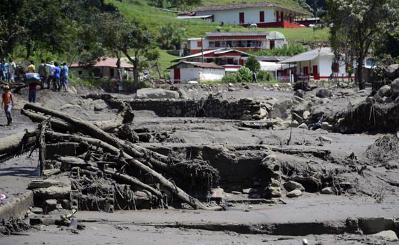 انهيار أرضي يزيل قرية كولومبية من الخارطة ويقتل العشرات صورة رقم 7