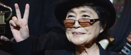 اعتراف فنانة يابانية: هيلاري كلينتون شاذة واقمت علاقة حميمة معها صورة رقم 11