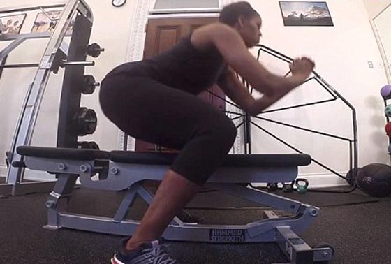 ميشيل اوباما تقبل التحدي وترد عليه بطريقتها الخاصة، بالملاكمة ورفع الاثقال!! صورة رقم 5 ميشيل اوباما تقبل التحدي وترد عليه بطريقتها الخاصة، بالملاكمة ورفع الاثقال!! صورة رقم 5