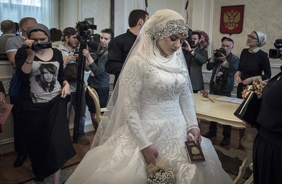 زواج مراهقة من ضابط شرطة تحت تهديدها بالخطف يثير موجة غضب صورة رقم 1 زواج مراهقة من ضابط شرطة تحت تهديدها بالخطف يثير موجة غضب صورة رقم 1