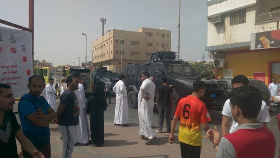 21 قتيلا في تفجير انتحاري داخل مسجد بالسعودية وداعش يتبنى العملية صورة رقم 11