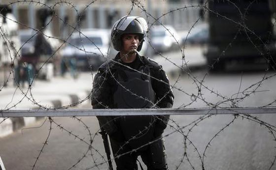  السجن المؤبد لشرطي مصري هتك عرض فتاة معافة اثناء احتجازها صورة رقم 1