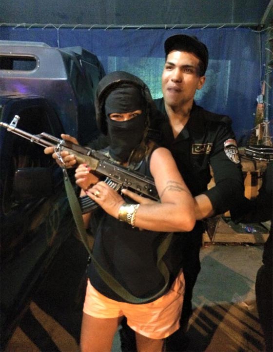 الداخلية المصرية تحقق في صور فاحشة لضباط أمن مع سائحة.. شاهد صورة رقم 2 الداخلية المصرية تحقق في صور فاحشة لضباط أمن مع سائحة.. شاهد صورة رقم 2