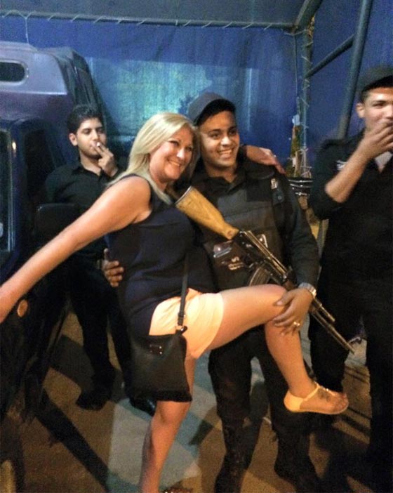 الداخلية المصرية تحقق في صور فاحشة لضباط أمن مع سائحة.. شاهد صورة رقم 3 الداخلية المصرية تحقق في صور فاحشة لضباط أمن مع سائحة.. شاهد صورة رقم 3