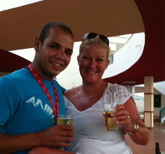 الداخلية المصرية تحقق في صور فاحشة لضباط أمن مع سائحة.. شاهد صورة رقم 12 الداخلية المصرية تحقق في صور فاحشة لضباط أمن مع سائحة.. شاهد صورة رقم 12