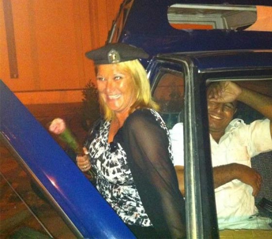 الداخلية المصرية تحقق في صور فاحشة لضباط أمن مع سائحة.. شاهد صورة رقم 13 الداخلية المصرية تحقق في صور فاحشة لضباط أمن مع سائحة.. شاهد صورة رقم 13