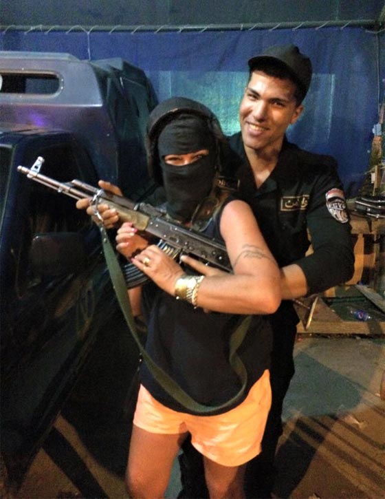 الداخلية المصرية تحقق في صور فاحشة لضباط أمن مع سائحة.. شاهد صورة رقم 5 الداخلية المصرية تحقق في صور فاحشة لضباط أمن مع سائحة.. شاهد صورة رقم 5