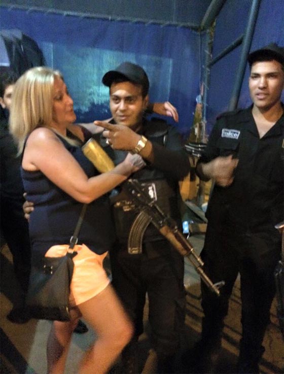 الداخلية المصرية تحقق في صور فاحشة لضباط أمن مع سائحة.. شاهد صورة رقم 6 الداخلية المصرية تحقق في صور فاحشة لضباط أمن مع سائحة.. شاهد صورة رقم 6