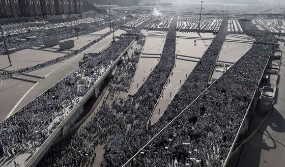 بالصور.. الطقوس الدينية والحجيج لاتباع الديانات المختلفة حول العالم صورة رقم 9