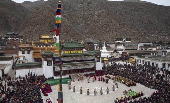 بالصور.. الطقوس الدينية والحجيج لاتباع الديانات المختلفة حول العالم صورة رقم 1