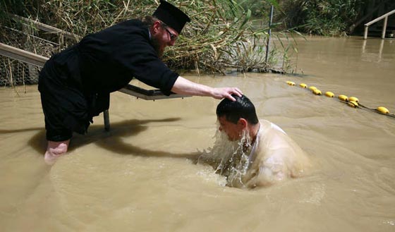 بالصور.. الطقوس الدينية والحجيج لاتباع الديانات المختلفة حول العالم صورة رقم 37