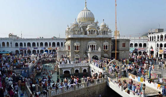 بالصور.. الطقوس الدينية والحجيج لاتباع الديانات المختلفة حول العالم صورة رقم 22