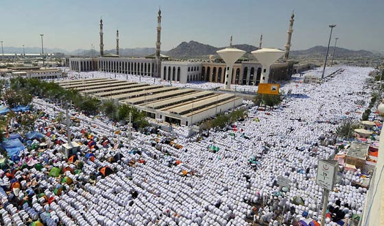 بالصور.. الطقوس الدينية والحجيج لاتباع الديانات المختلفة حول العالم صورة رقم 12