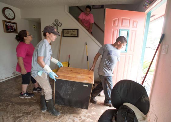 فيديو.. فيضانات تكساس تخلف قتيلا وعشرات المفقودين ودمار هائل صورة رقم 4