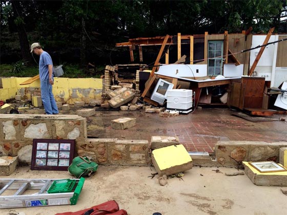 فيديو.. فيضانات تكساس تخلف قتيلا وعشرات المفقودين ودمار هائل صورة رقم 9