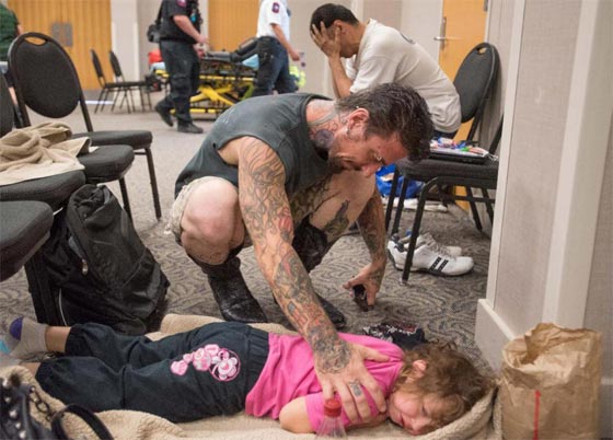 فيديو.. فيضانات تكساس تخلف قتيلا وعشرات المفقودين ودمار هائل صورة رقم 10