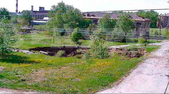 حفر نهاية العالم بروسيا يزداد حجمها بـ4 أضعاف خلال اشهر.. شاهد صورة رقم 3 حفر نهاية العالم بروسيا يزداد حجمها بـ4 أضعاف خلال اشهر.. شاهد صورة رقم 3