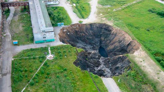 حفر نهاية العالم بروسيا يزداد حجمها بـ4 أضعاف خلال اشهر.. شاهد صورة رقم 1 حفر نهاية العالم بروسيا يزداد حجمها بـ4 أضعاف خلال اشهر.. شاهد صورة رقم 1