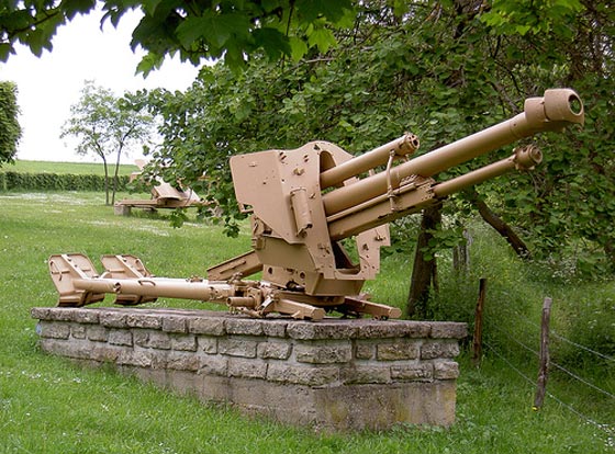 بالفيديو.. مدفع هتلر في يد احرار الشام يثير دهشة الألمان صورة رقم 2 بالفيديو.. مدفع هتلر في يد احرار الشام يثير دهشة الألمان صورة رقم 2