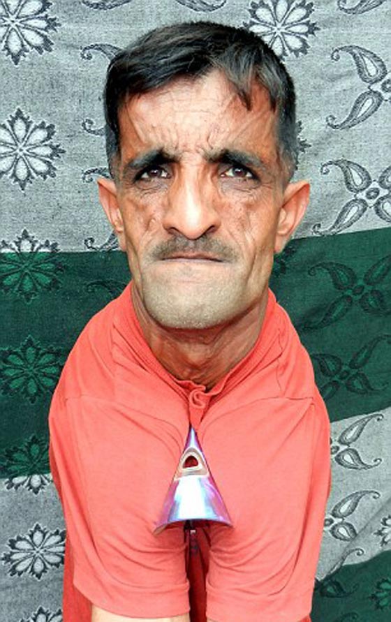 صور الرجل المطاطي الهندي يحطم ارقام جينيس القياسية صورة رقم 2