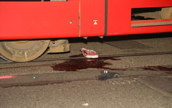 ترامٌ لاهٍ.. يجر شابا 10 كيلومترات وينتزع منه ذراعيه وساقيه صورة رقم 1 ترامٌ لاهٍ.. يجر شابا 10 كيلومترات وينتزع منه ذراعيه وساقيه صورة رقم 1