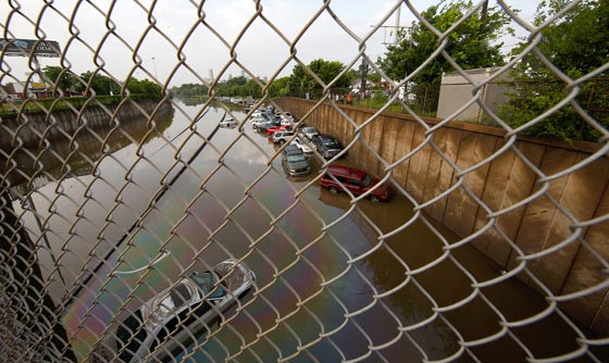 عواصف تكساس واوكلاهوما تبتلع 15 امريكيا وتختطفهم من بين يدي الحياة!! صورة رقم 6 عواصف تكساس واوكلاهوما تبتلع 15 امريكيا وتختطفهم من بين يدي الحياة!! صورة رقم 6