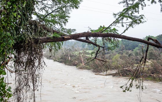 عواصف تكساس واوكلاهوما تبتلع 15 امريكيا وتختطفهم من بين يدي الحياة!! صورة رقم 7 عواصف تكساس واوكلاهوما تبتلع 15 امريكيا وتختطفهم من بين يدي الحياة!! صورة رقم 7