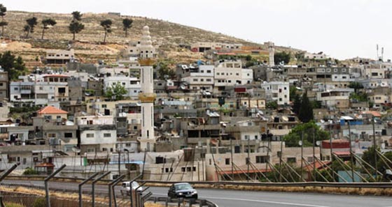 مخيم العروب يتلوى بين فكي مليونير يهودي.. واسرائيل تريد بناء مستوطنة على اراضيه!! صورة رقم 1