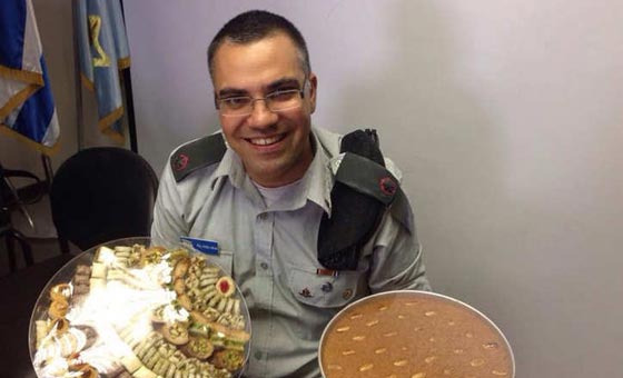 صور مجندة من اصول مصرية تثير ضجة في اسرائيل.. والسبب مائدة طعام عربية صورة رقم 1