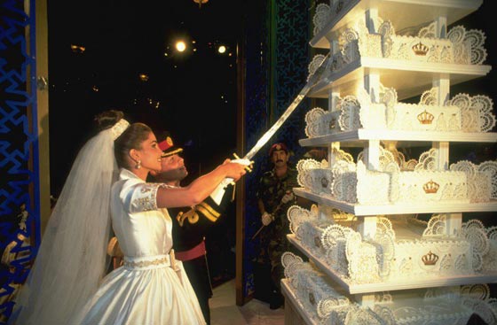 الملك الاردني يروي تفاصيل تعرفه على زوجته رانيا  وكيفية عرضه الارتباط بها صورة رقم 8