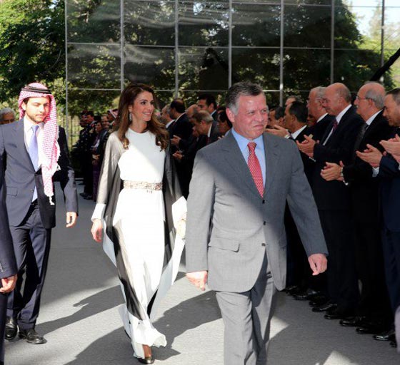 الملك الاردني يروي تفاصيل تعرفه على زوجته رانيا  وكيفية عرضه الارتباط بها صورة رقم 15